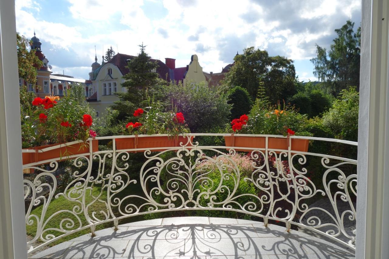 Villa Sonnenstrahl マリアーンスケー・ラーズニェ エクステリア 写真