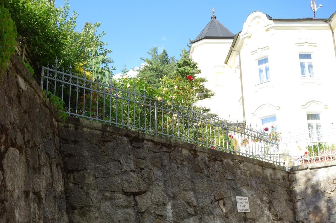 Villa Sonnenstrahl マリアーンスケー・ラーズニェ エクステリア 写真