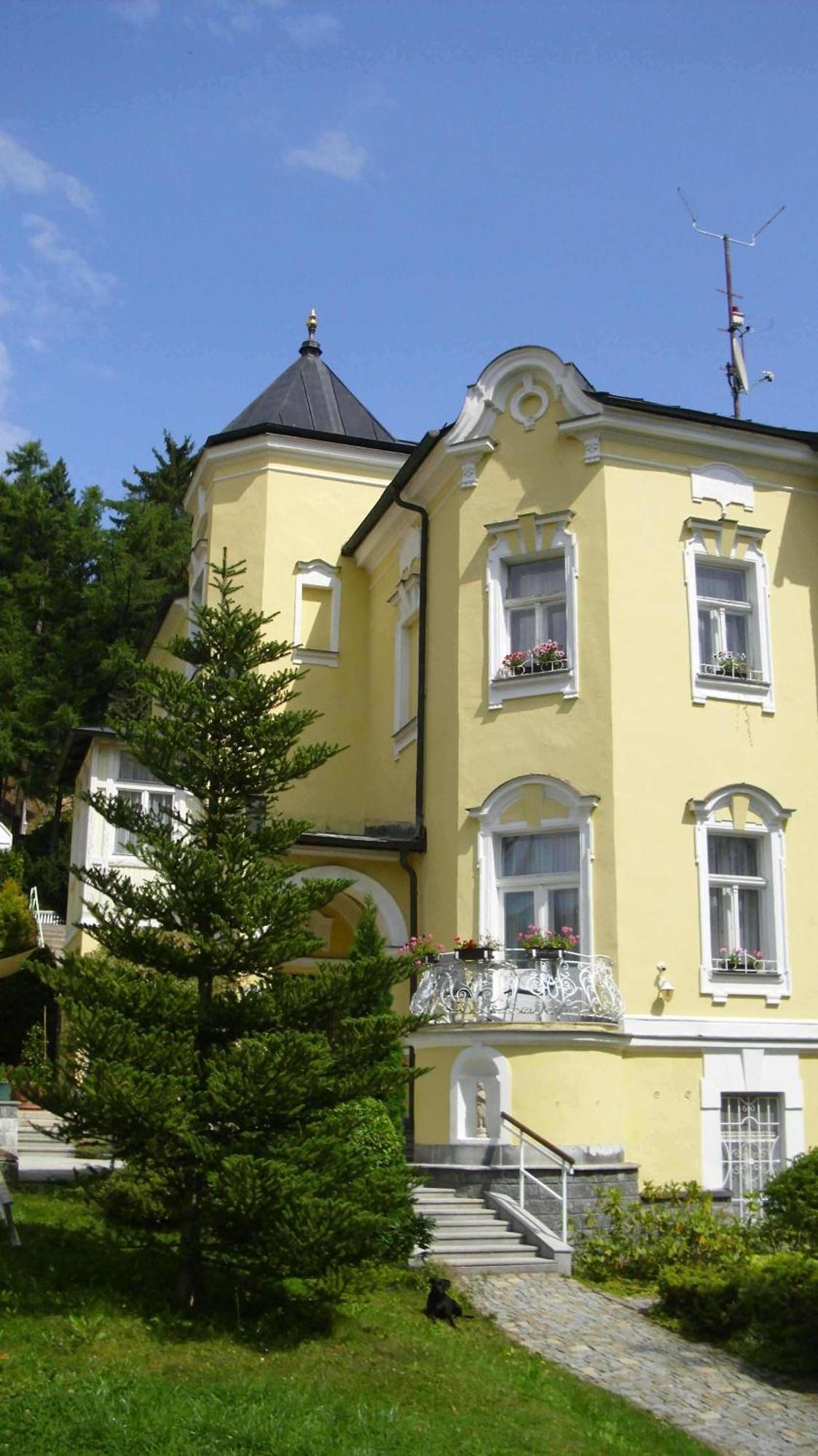 Villa Sonnenstrahl マリアーンスケー・ラーズニェ エクステリア 写真