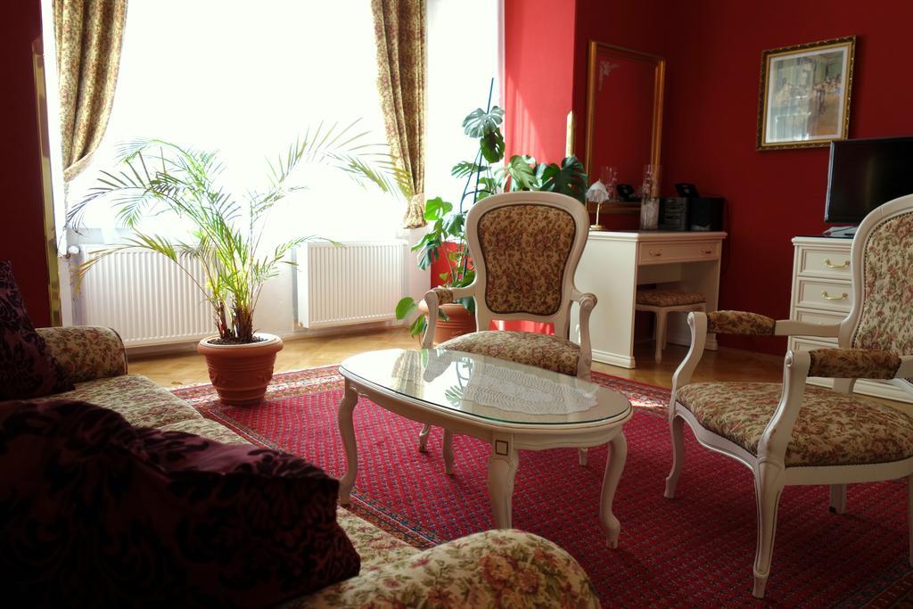 Villa Sonnenstrahl マリアーンスケー・ラーズニェ エクステリア 写真